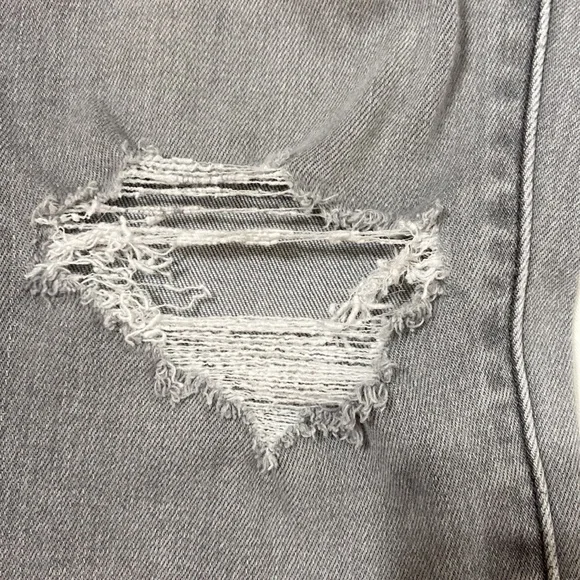 Women’s American Eagle Outfitters Distressed Grey Jegging Jeans. Size 4 short. - Picture 9 of 16